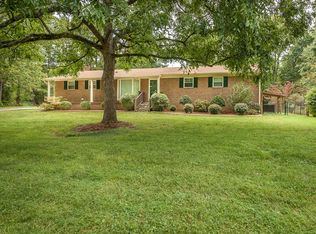 1140 Ravendale Dr, Charlotte, NC 28216