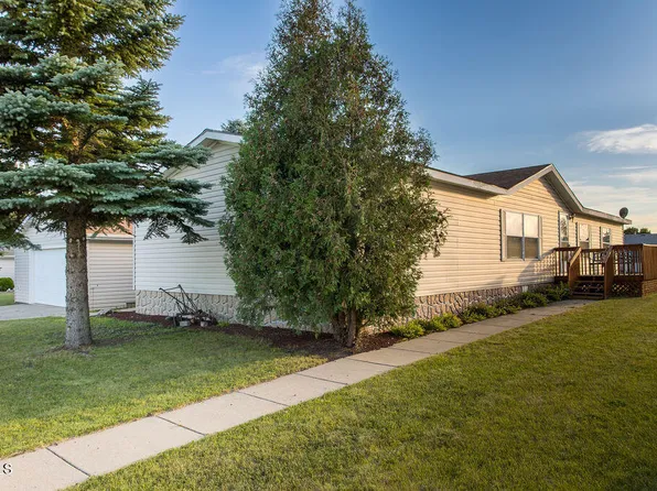 3906 Avondale Dr, Bismarck, ND 58503