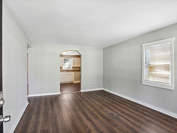 4th image of 817 W 44th St