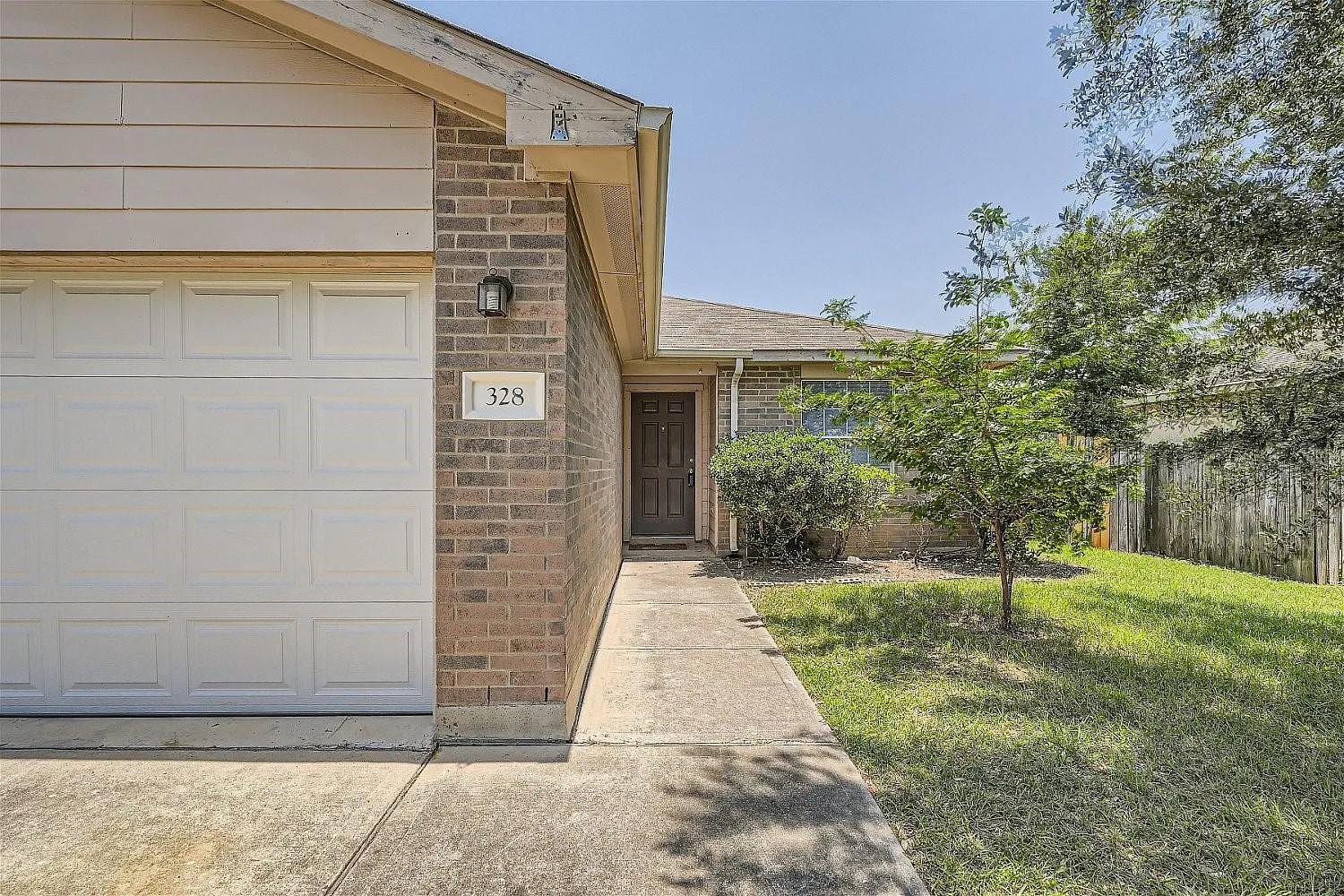 3 bed, 2.0 bath, 1306 sqft, $1,950 — Photo 4