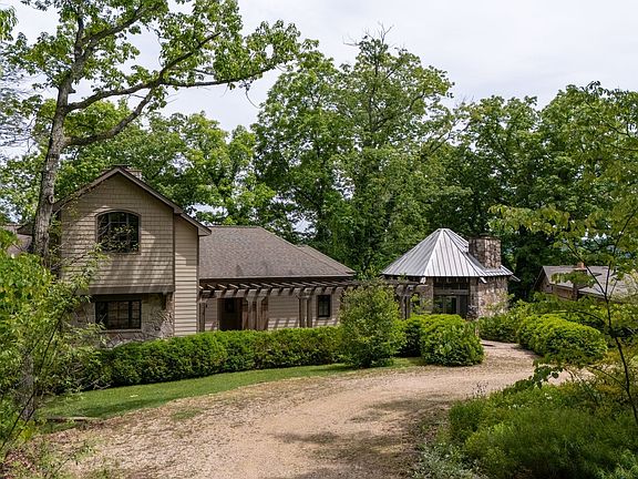3rd image of 167 Pollywood Ln