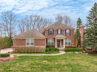 59 Greenan Ln, Lake Orion, MI 48362