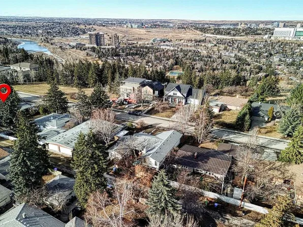 75 N Wildwood Dr SW, Calgary, AB T3C 3C6