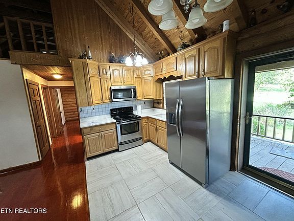 4th image of 466 Greene Ln