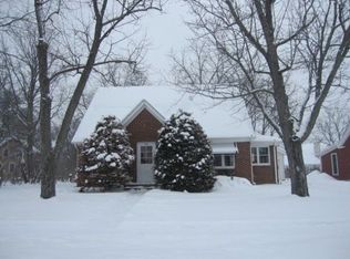 752 7th St, Prairie Du Sac, WI 53578