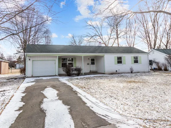 233 Edgewood Dr, Neenah, WI 54956