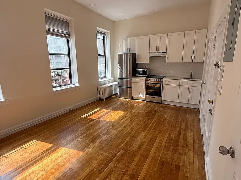 786 Lexington Ave #3F — Photo 2