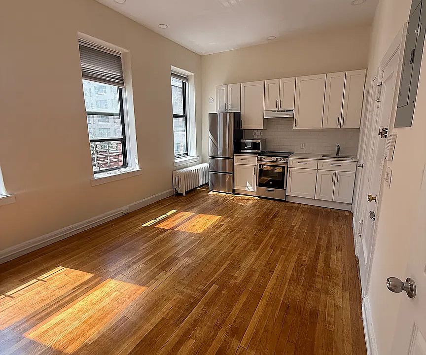 2nd image of 786 Lexington Ave APT 3F