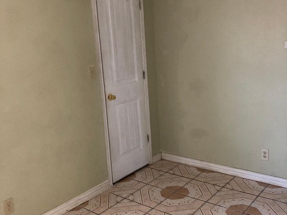 3rd image of 301 W Cober St