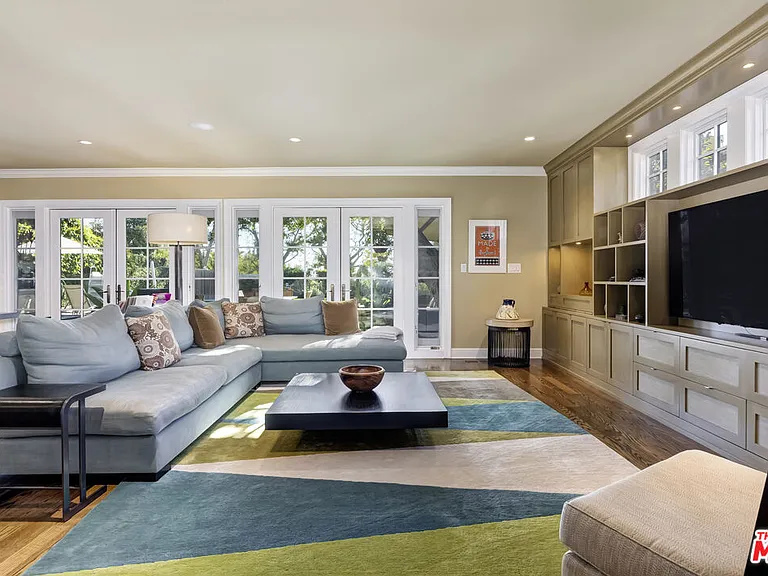 2855 Club Dr — Photo 10