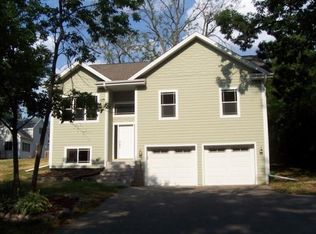 1976 N Oak Grove Rd, Oconomowoc, WI 53066