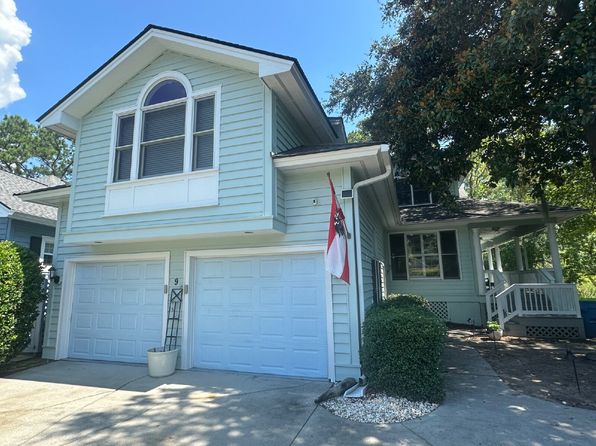 9 Royal Pointe Dr