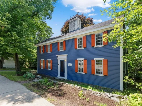 106 High St, Ipswich, MA 01938