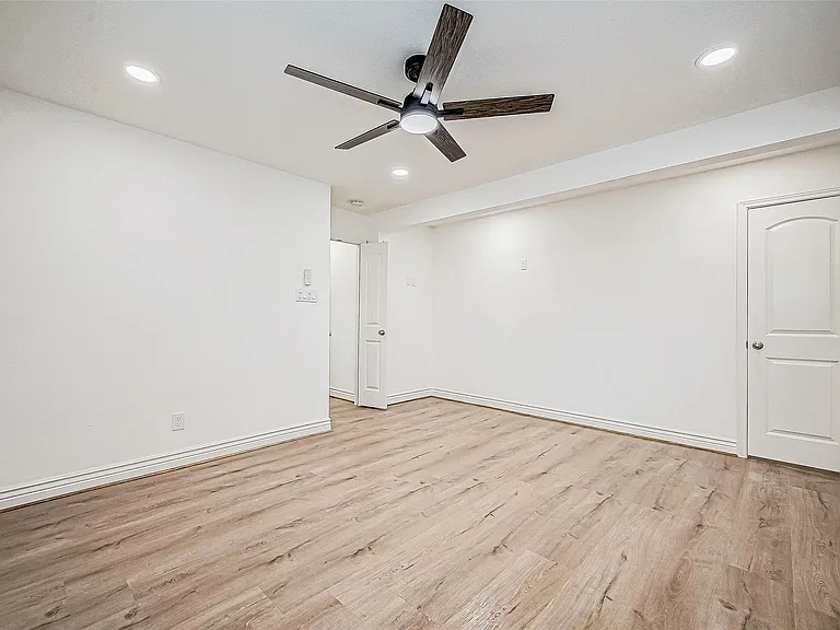 1739 Nocturne Ln — Photo 35