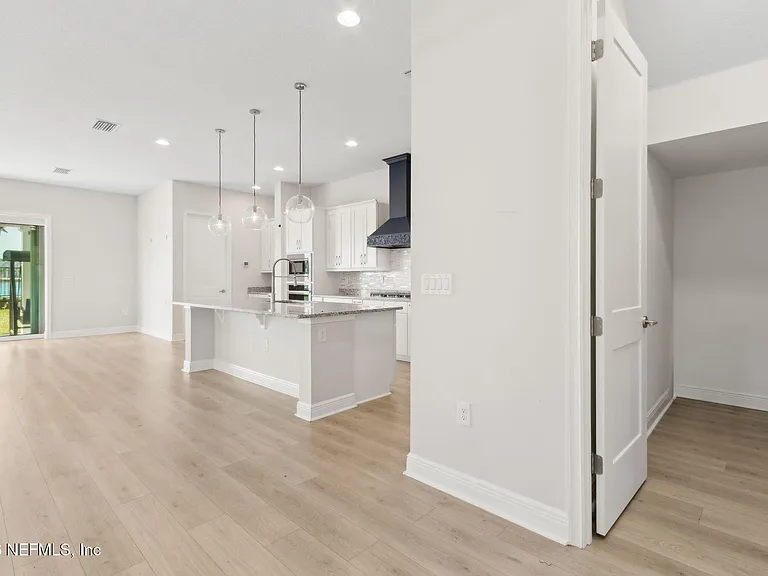 401 Marquesa Cir — Photo 23