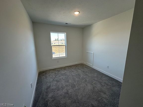 4th image of 433 Honeycrisp Dr NE