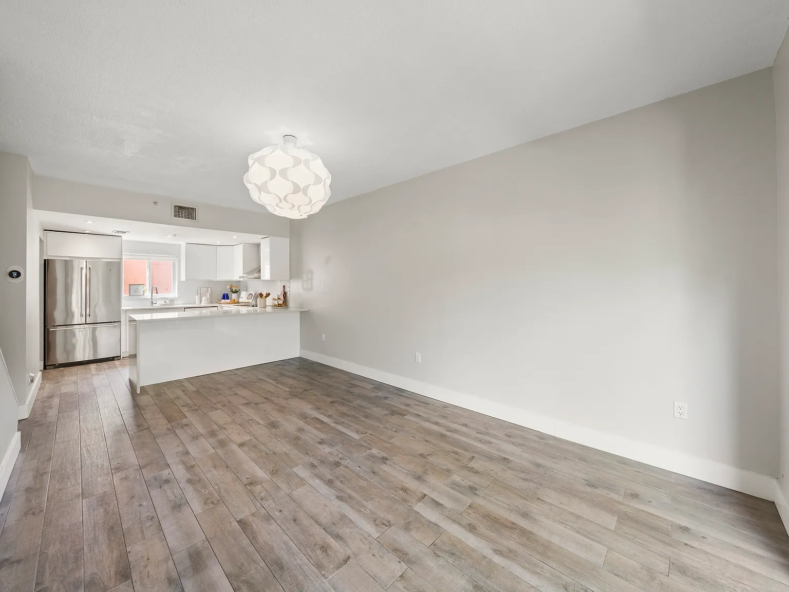 2 bed, 1200 sqft, $3,675 — Photo 4