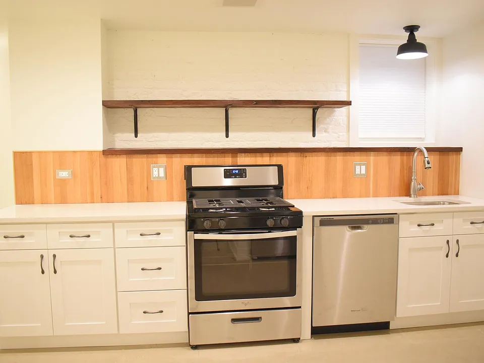 KITCHEN 16' x 9'