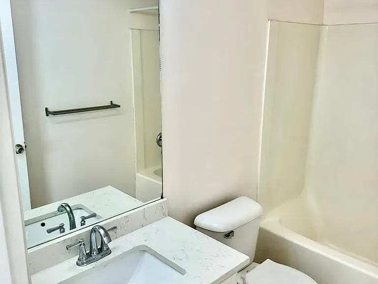 537 N 400 W — Photo 12