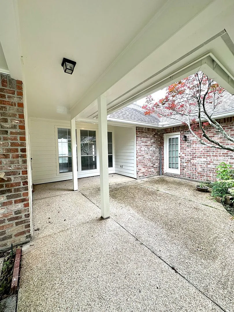 3BD/2BA House Off Perkins between Bluebonnet and Siegen. — Photo 4
