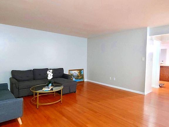 3rd image of 104 Rolling Hill Ct
