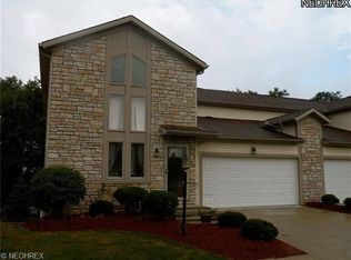1800 Stone Manor Cir, Brunswick, OH