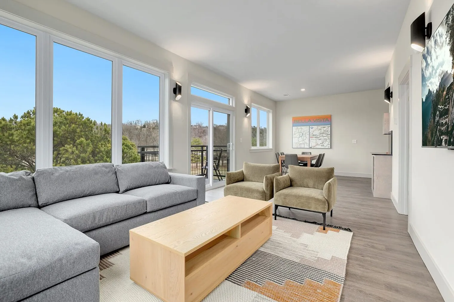 2 bed, 2.0 bath, 925 sqft, $4,173 — Photo 2
