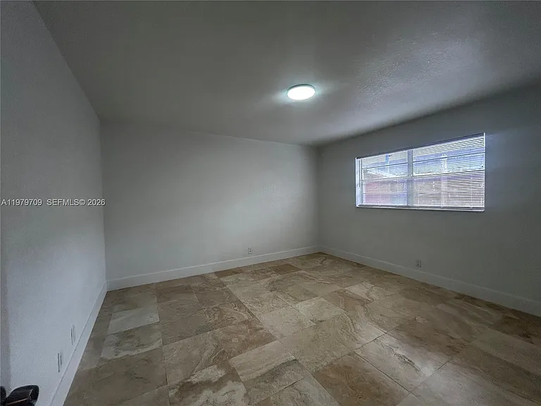 916 SW 10th St #1-3 — Photo 4