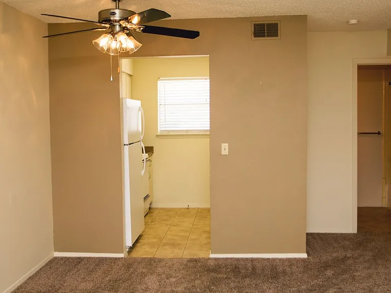 Concord Apartments — Photo 4
