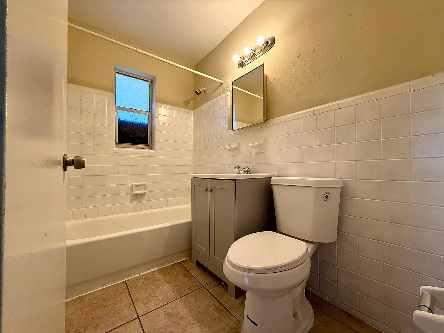 2 bed, 1.0 bath, 623 sqft, $1,700 — Photo 3