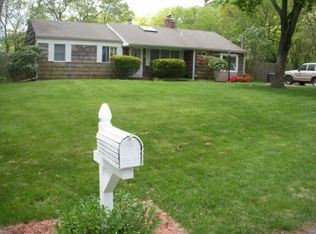 5 Rutyna Cir, Hampton Bays, NY 11946