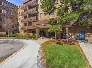 720 Wellington Ave Unit 405, Elk Grove Village, IL 60007