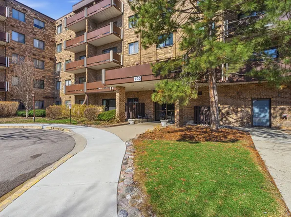 720 Wellington Ave Unit 405, Elk Grove Village, IL 60007