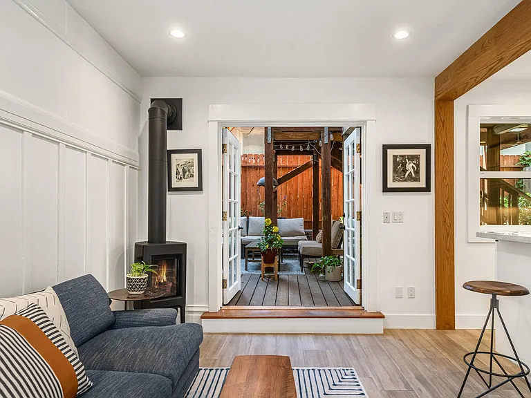 224 Lexington St — Photo 22
