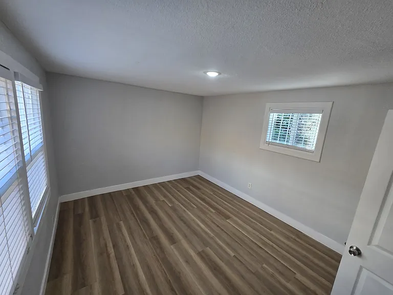 2928 Schyler St — Photo 15