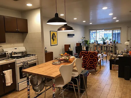 Rented by Nooklyn NYC LLC | media 11