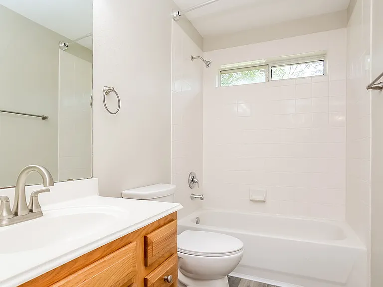 1528 Glen Oaks Dr — Photo 15