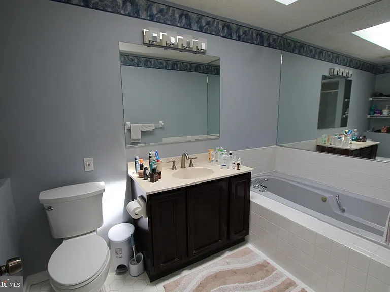 6 Halstead Pl — Photo 20