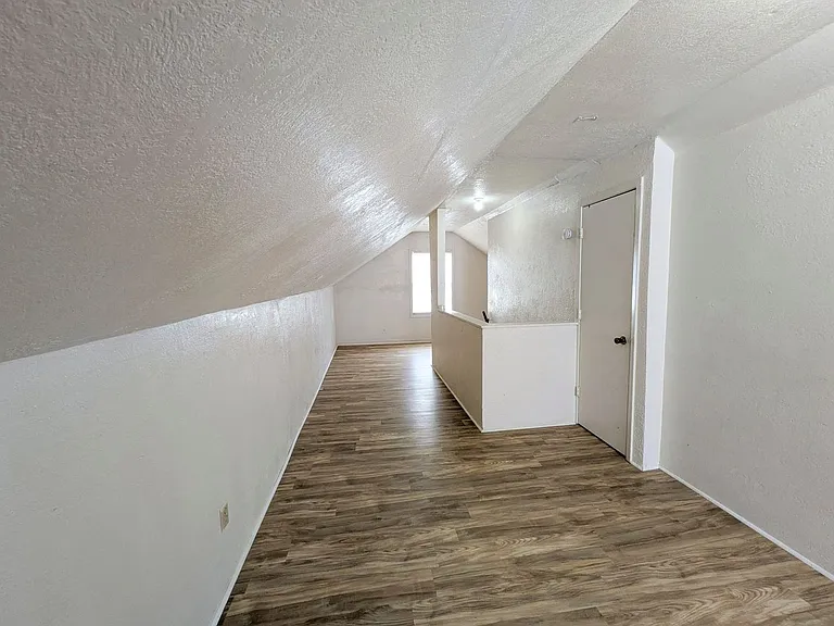 1810 Roberts St — Photo 21