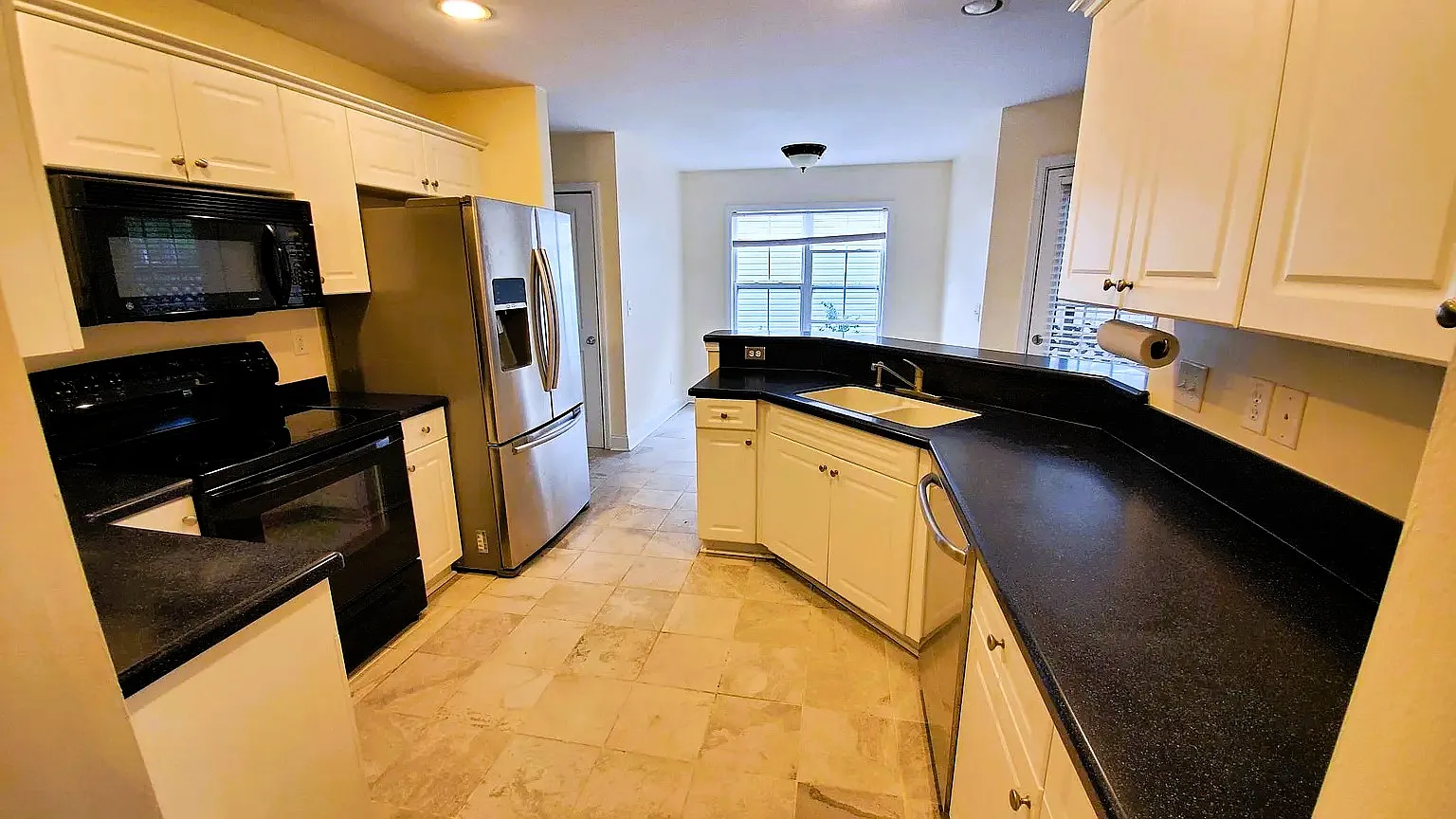 3 bed, 1740 sqft, $2,100 — Photo 4