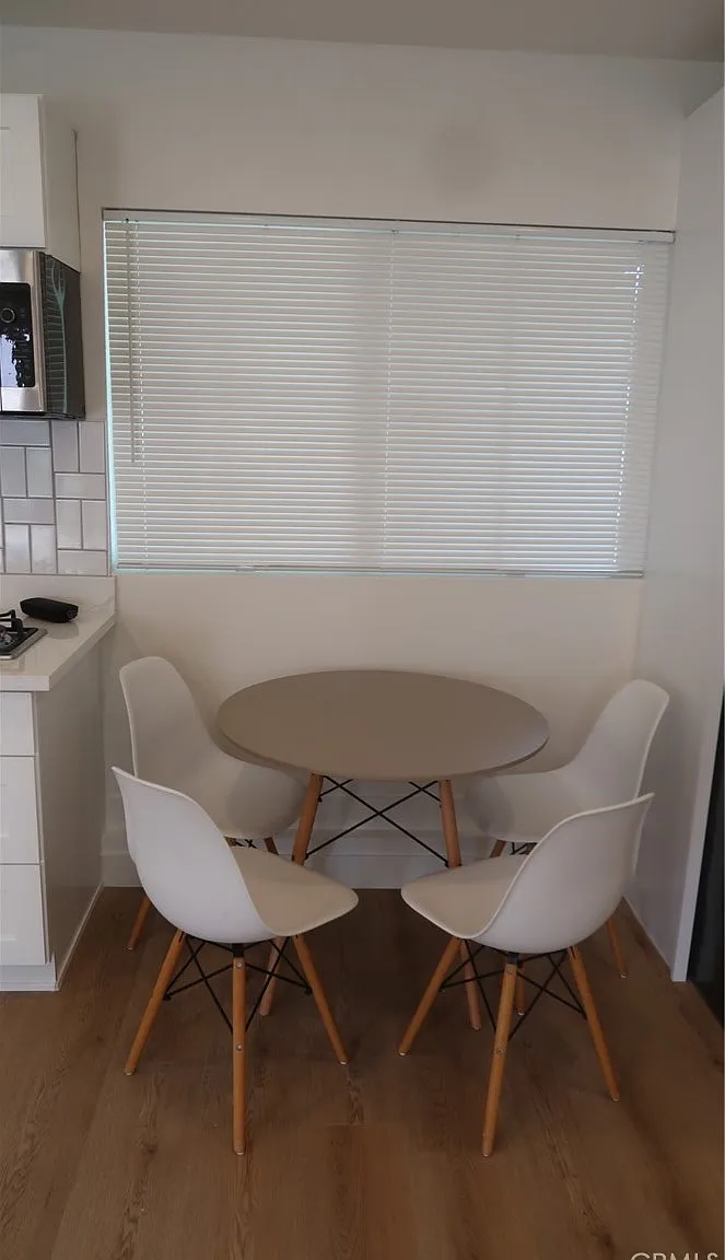 Studio, 400 sqft, $2,700 — Photo 4