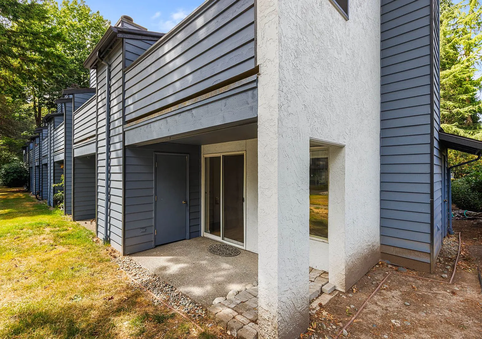 End-Unit Townhome in the Heart of Downtown Issaquah — Photo 3