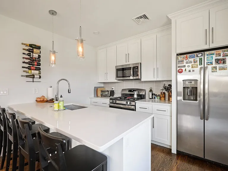77 Torrey St #2 — Photo 2