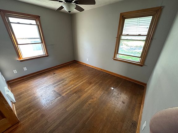 5th image of 3211 Wilson St