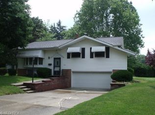 10649 Tiffany Ln, Parma Heights, OH 44130
