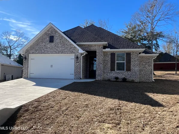 886 Maili Pl, Diamondhead, MS 39525
