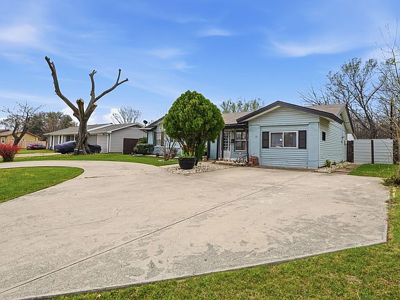 3rd image of 2546 W Rochelle Rd