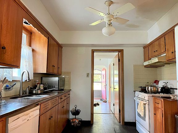 5th image of 310 Townview Cir N