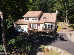106 Granite Dr, Hawley, PA 18428