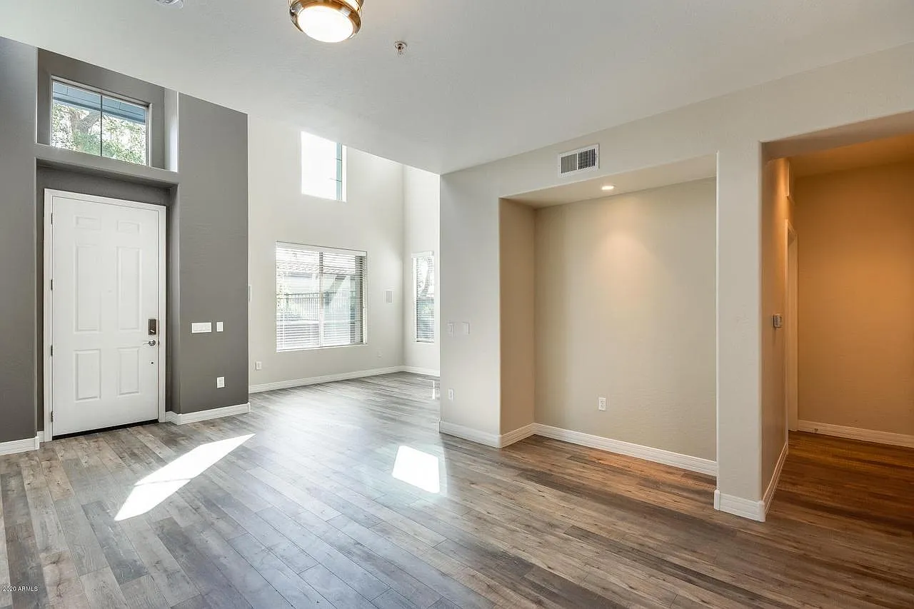 3 bed, 2.5 bath, 1995 sqft, $3,000 — Photo 4